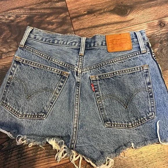 Vintage Levi’s shorts - Picture 3 of 6
